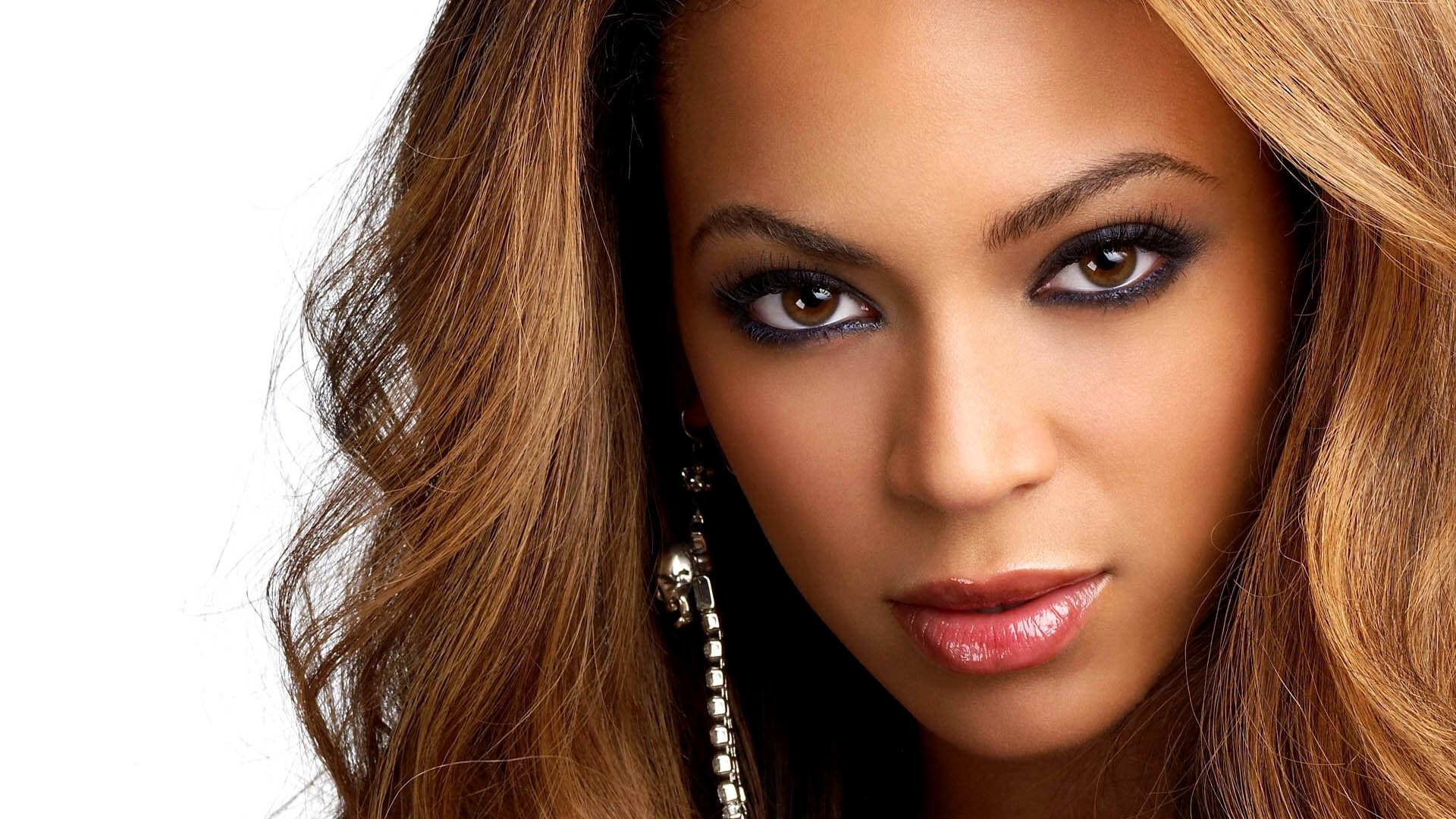 Beyonce performing at Summer Vibes