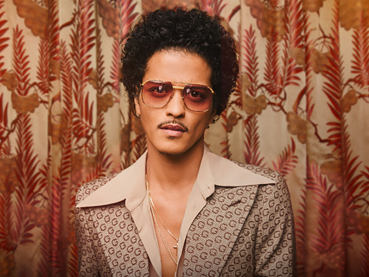 Bruno Mars performing at Summer Vibes