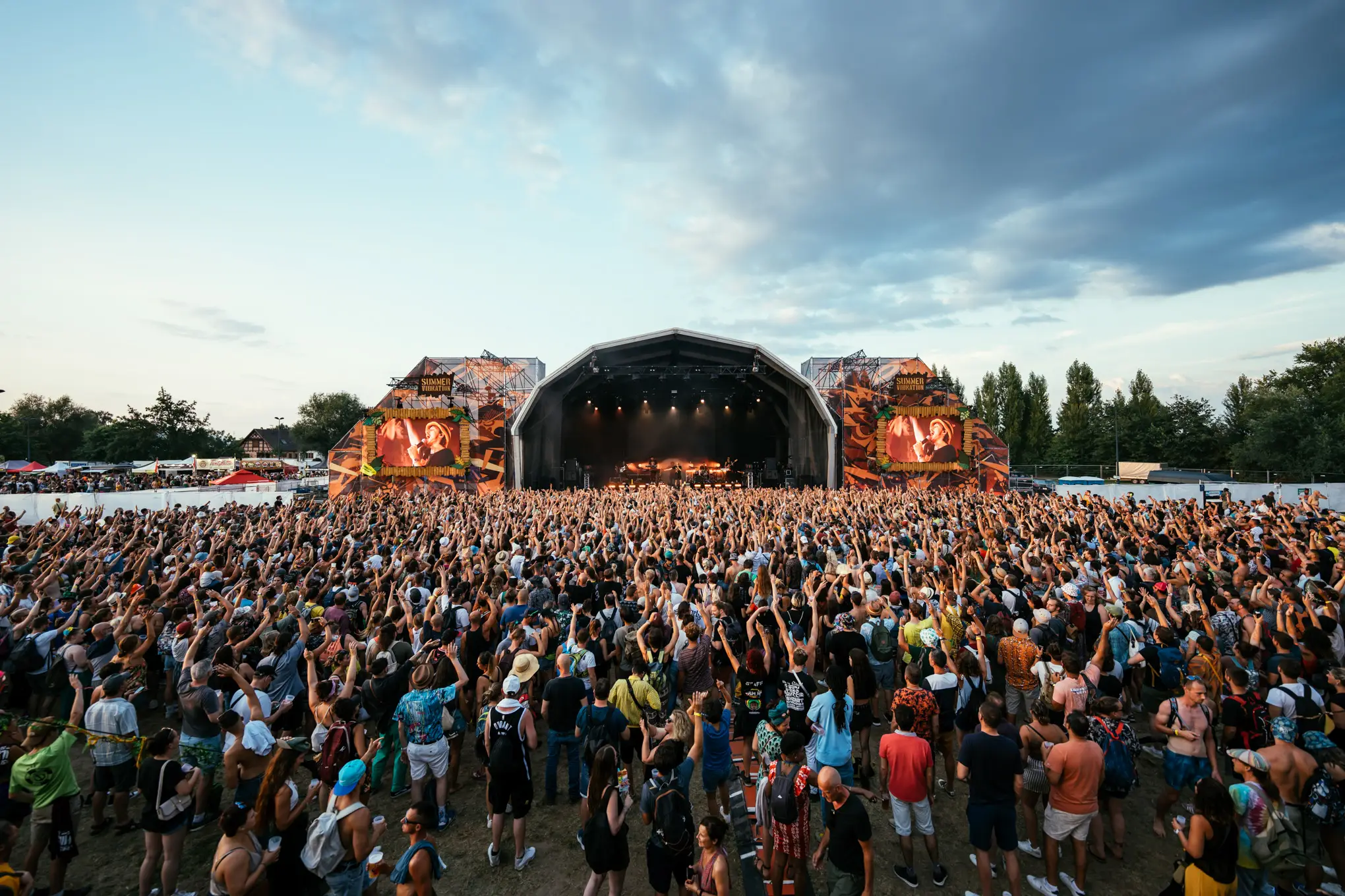 Colourful Summer Vibes festival atmosphere